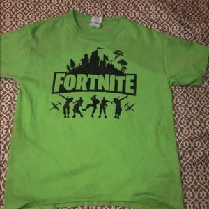 Fortnite tee shirt it can be for a girl of boy